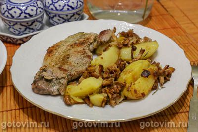 Фотография рецепта Молодой картофель, жаренный дольками с лисичками в мультиварке Фотография рецепта Молодой картофель, жаренный дольками с лисичками в мультиварке