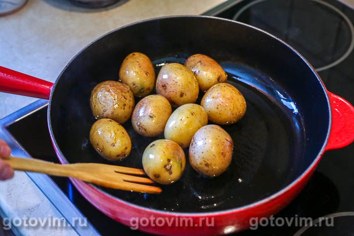 Фотографии рецепта Жареная молодая картошка в кожуре на сковороде , 03 Жареная молодая картошка в кожуре на сковороде , Шаг 03