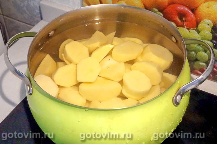 Фотографии рецепта Картофельная запеканка с мясным фаршем и маринованными огурцами, 01 Картофельная запеканка с мясным фаршем и маринованными огурцами, Шаг 01