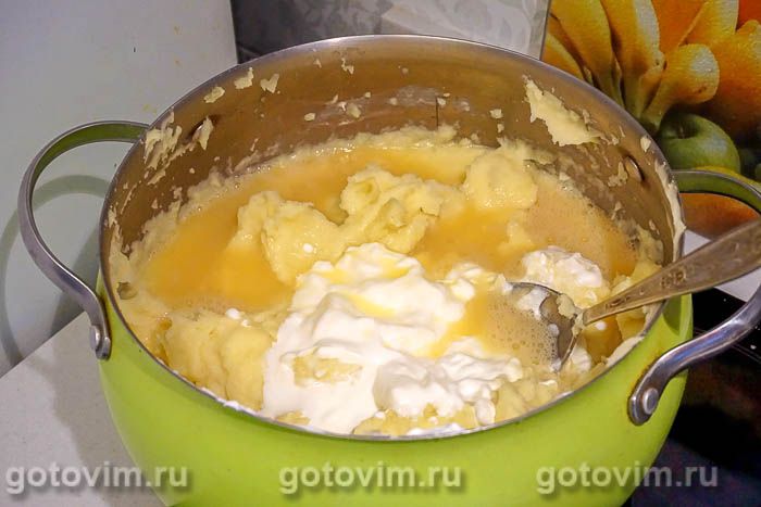 Фотографии рецепта Картофельная запеканка с мясным фаршем и маринованными огурцами, 07 Картофельная запеканка с мясным фаршем и маринованными огурцами, Шаг 07