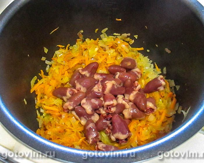 Фотографии рецепта Картофель, тушенный с куриными сердечками в мультиварке, 04 Картофель, тушенный с куриными сердечками в мультиварке, Шаг 04