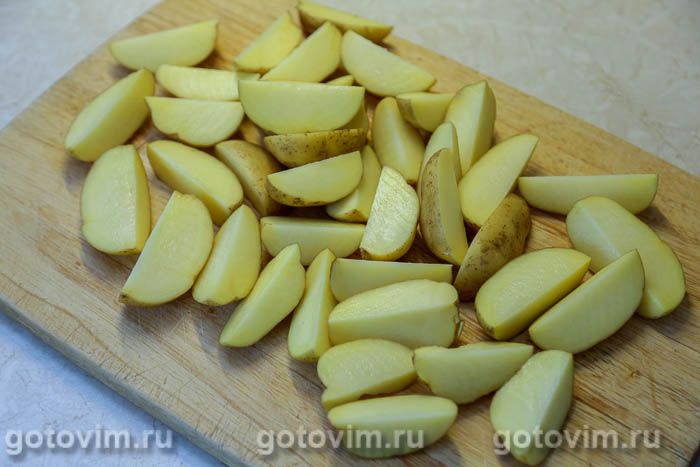 Фотографии рецепта Молодой картофель, запеченный с перцем чили и сметаной (в пакете), 01 Молодой картофель, запеченный с перцем чили и сметаной (в пакете), Шаг 01