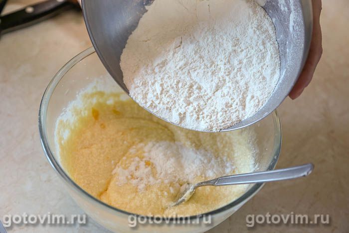 Фотографии рецепта Творожный кекс с клубникой, 04 Творожный кекс с клубникой, Шаг 04