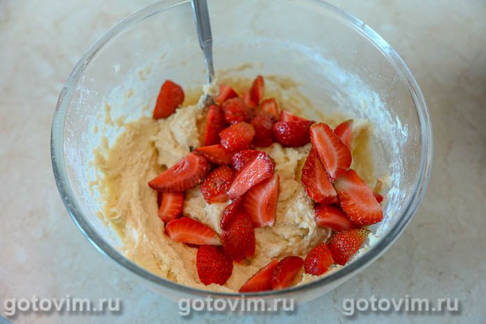 Фотографии рецепта Творожный кекс с клубникой, 05 Творожный кекс с клубникой, Шаг 05