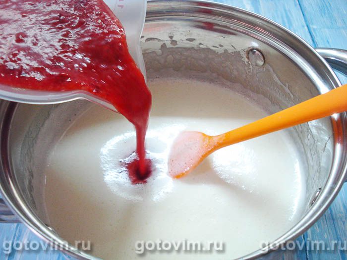 Фотографии рецепта Домашнее эскимо с клубникой и вишней, 06 Домашнее эскимо с клубникой и вишней, Шаг 06