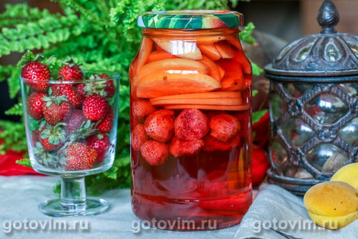 Компот из клубники с яблоками на зиму (без стерилизации). Фотография рецепта