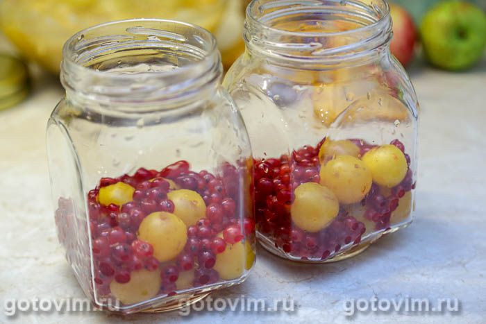 Фотографии рецепта Компот из желтой алычи и красной смородины на зиму, 02 Компот из желтой алычи и красной смородины на зиму, Шаг 02