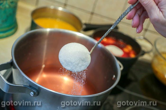 Фотографии рецепта Компот из желтой алычи и красной смородины на зиму, 05 Компот из желтой алычи и красной смородины на зиму, Шаг 05