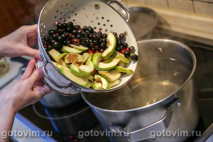 Фотографии рецепта Компот с яблоками, красной и черной смородиной, 04 Компот с яблоками, красной и черной смородиной, Шаг 04