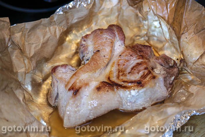 Фотографии рецепта Свиная корейка, шпигованная чесноком и запеченная в фольге, 07 Свиная корейка, шпигованная чесноком и запеченная в фольге, Шаг 07