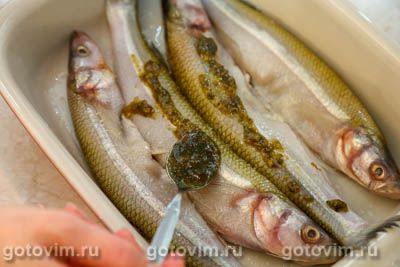 Фотографии рецепта Корюшка, запеченная в духовке с соусом песто, 02 Корюшка, запеченная в духовке с соусом песто, Шаг 02