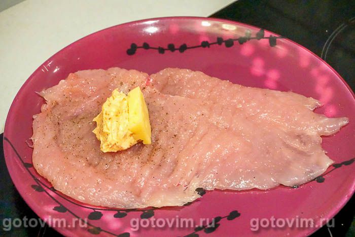 Фотографии рецепта Котлет по-киевски со сливочным маслом и сыром, 04 Котлет по-киевски со сливочным маслом и сыром, Шаг 04