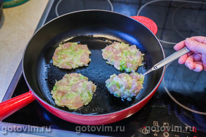 Фотографии рецепта Куриные рубленые котлеты с молодой капустой, 07 Куриные рубленые котлеты с молодой капустой, Шаг 07