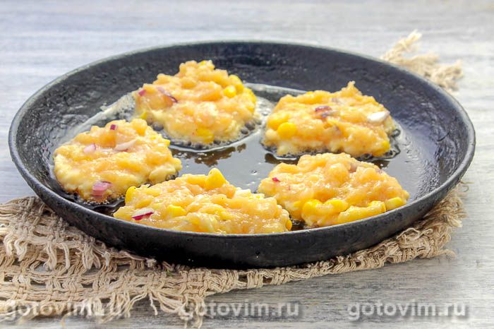 Фотографии рецепта Куриные оладьи с кукурузой, 05 Куриные оладьи с кукурузой, Шаг 05