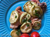 Куриные бедра с кабачками, запеченные в рукаве