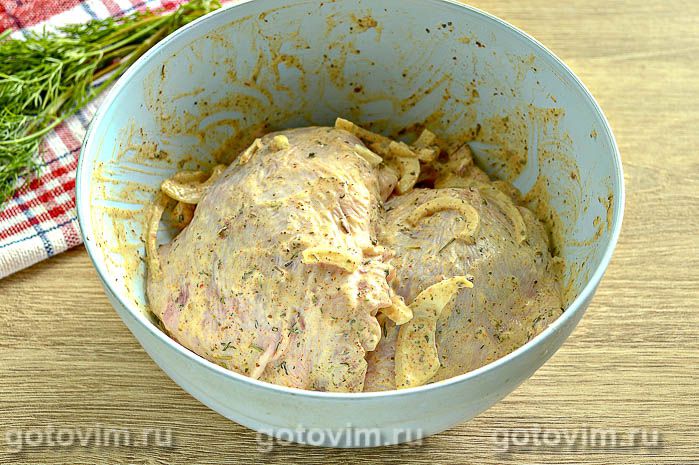 Фотографии рецепта Куриные бедра в духовке с майонезом и луком, 05 Куриные бедра в духовке с майонезом и луком, Шаг 05