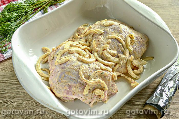 Фотографии рецепта Куриные бедра в духовке с майонезом и луком, 06 Куриные бедра в духовке с майонезом и луком, Шаг 06