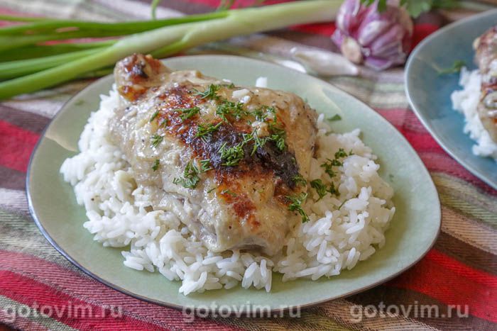 Куриные бедра, запеченные в чесночно-сливочном соусе. Фотография рецепта Куриные бедра, запеченные в чесночно-сливочном соусе. Фотография рецепта