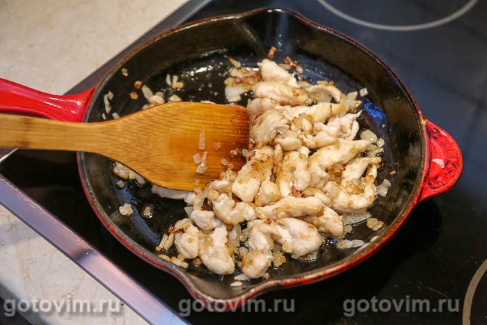 Фотографии рецепта Куриная грудка с лисичками и соусом с голубым сыром, 06 Куриная грудка с лисичками и соусом с голубым сыром, Шаг 06