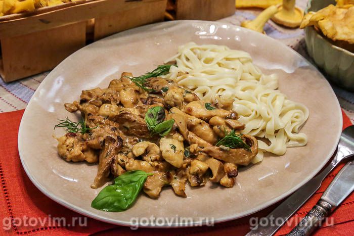 Куриная грудка с лисичками и соусом с голубым сыром. Фотография рецепта Куриная грудка с лисичками и соусом с голубым сыром. Фотография рецепта