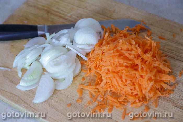 Фотографии рецепта Куриные крылья в с морковью в сметаной на сковороде, 02 Куриные крылья в с морковью в сметаной на сковороде, Шаг 02