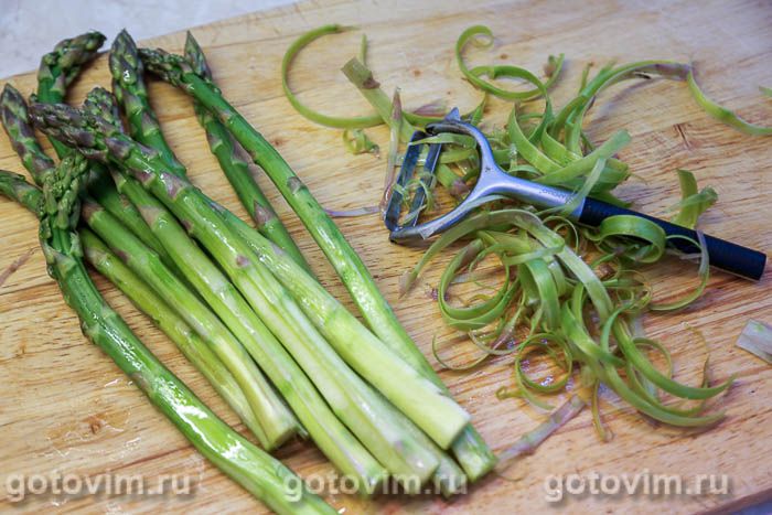 Фотографии рецепта Куриная грудка со спаржей, чесноком и сливочным маслом, 01 Куриная грудка со спаржей, чесноком и сливочным маслом, Шаг 01