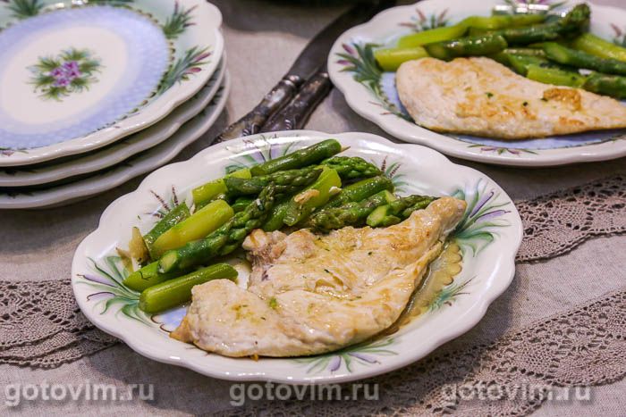 Куриная грудка со спаржей, чесноком и сливочным маслом. Фотография рецепта Куриная грудка со спаржей, чесноком и сливочным маслом. Фотография рецепта