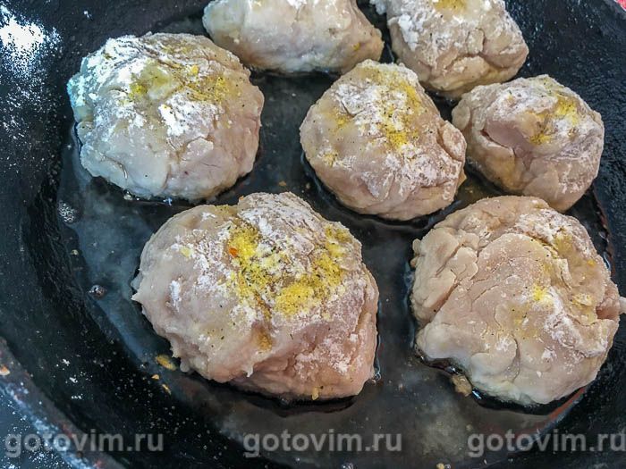 Фотографии рецепта Куриные котлеты в панировке с сырной посыпкой, 06 Куриные котлеты в панировке с сырной посыпкой, Шаг 06