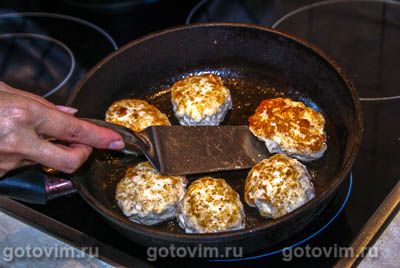 Фотографии рецепта Куриные котлеты с йогуртовым соусом, 07 Куриные котлеты с йогуртовым соусом, Шаг 07