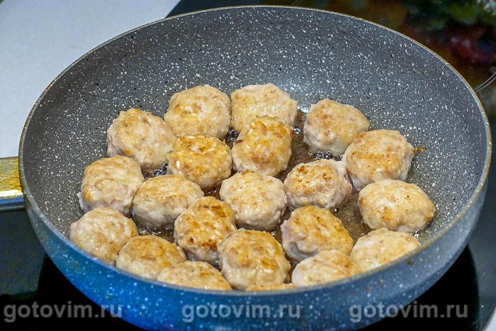 Фотографии рецепта Куриные тефтели в соусе из овощей, 05 Куриные тефтели в соусе из овощей, Шаг 05