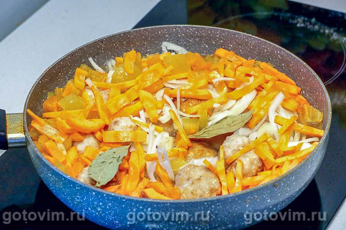 Фотографии рецепта Куриные тефтели в соусе из овощей, 06 Куриные тефтели в соусе из овощей, Шаг 06