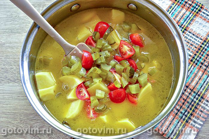 Фотографии рецепта Тушеная картошка с курицей и маринованными огурцами, 05 Тушеная картошка с курицей и маринованными огурцами, Шаг 05
