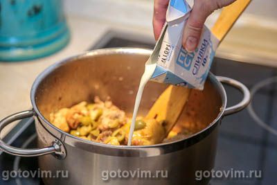 Фотографии рецепта Курица с копчеными колбасками в сливках, 06 Курица с копчеными колбасками в сливках, Шаг 06
