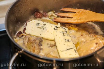 Фотографии рецепта Курица с копчеными колбасками в сливках, 07 Курица с копчеными колбасками в сливках, Шаг 07