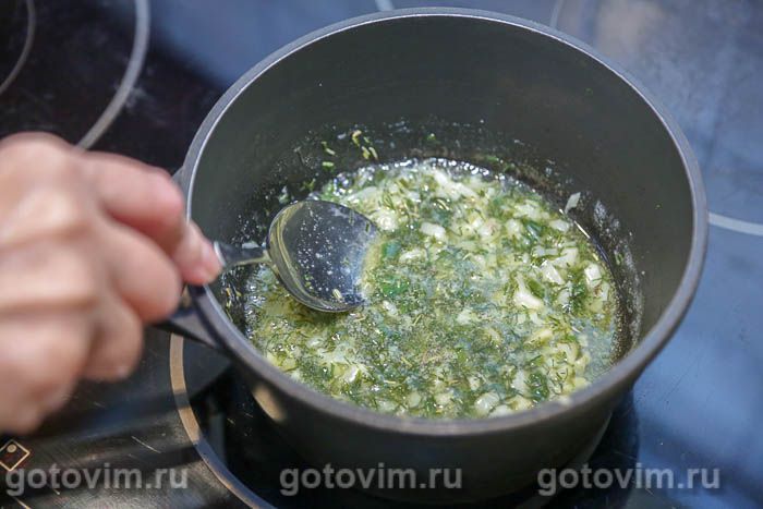 Фотографии рецепта Курица, запеченная целиком с чесночным маслом , 04 Курица, запеченная целиком с чесночным маслом , Шаг 04