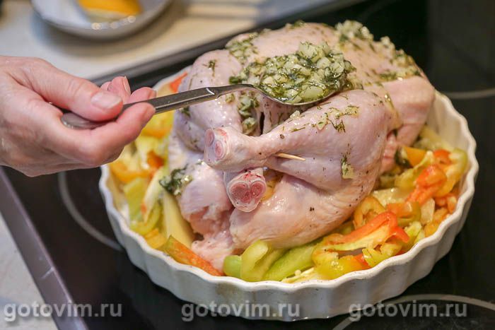 Фотографии рецепта Курица, запеченная целиком с чесночным маслом , 05 Курица, запеченная целиком с чесночным маслом , Шаг 05