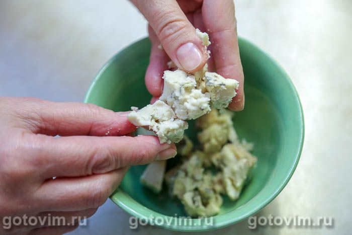 Фотографии рецепта Куриные бедра с сырным соусом горгонзола и грецкими орехами, 03 Куриные бедра с сырным соусом горгонзола и грецкими орехами, Шаг 03