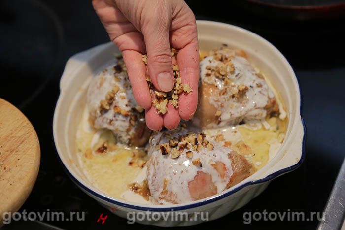 Фотографии рецепта Куриные бедра с сырным соусом горгонзола и грецкими орехами, 09 Куриные бедра с сырным соусом горгонзола и грецкими орехами, Шаг 09
