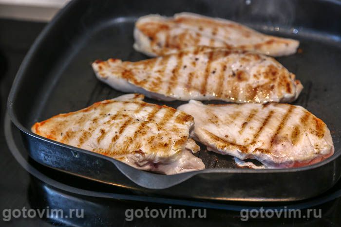 Фотографии рецепта Куриная грудка в сливочном соусе с сыром с голубой плесенью, 04 Куриная грудка в сливочном соусе с сыром с голубой плесенью, Шаг 04