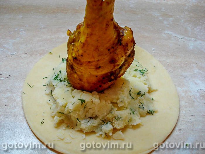 Фотографии рецепта Куриные ножки с картофельным пюре в мешочке их теста, 07 Куриные ножки с картофельным пюре в мешочке их теста, Шаг 07