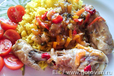      (Pollo a la cerveza con verduras). -