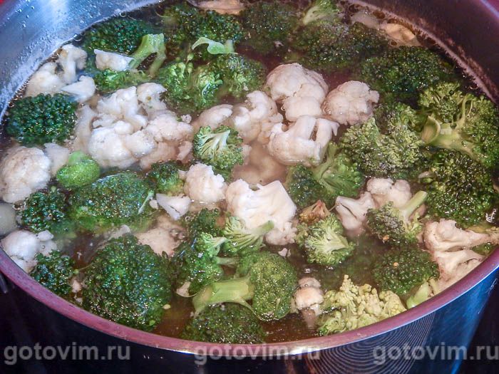 Фотографии рецепта Куриный суп с брокколи и цветной капустой, 04 Куриный суп с брокколи и цветной капустой, Шаг 04