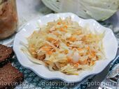 Квашеная капуста с черным хлебом