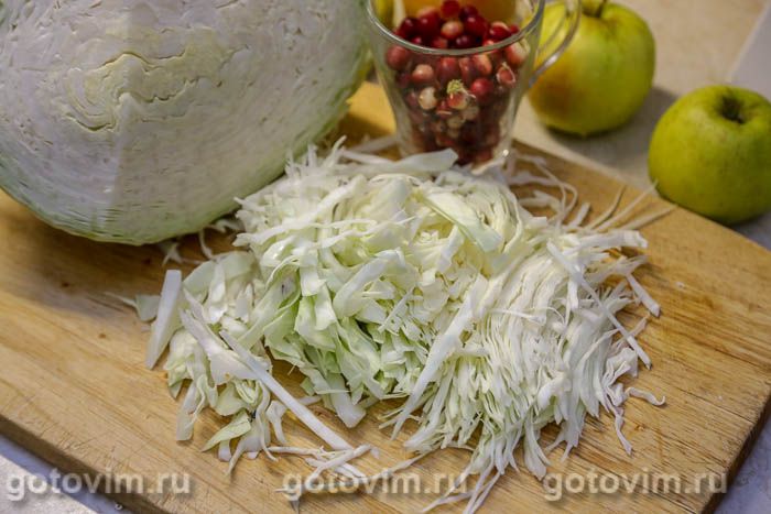 Фотографии рецепта Квашеная капуста с клюквой и яблоками, 01 Квашеная капуста с клюквой и яблоками, Шаг 01