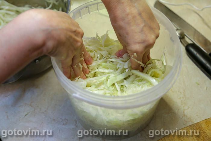 Фотографии рецепта Квашеная капуста с клюквой и яблоками, 07 Квашеная капуста с клюквой и яблоками, Шаг 07