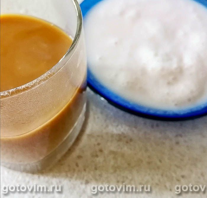 Фотографии рецепта Домашний кофе латте с пенкой из молока, груши и малинового сорбета, 05 Домашний кофе латте с пенкой из молока, груши и малинового сорбета, Шаг 05