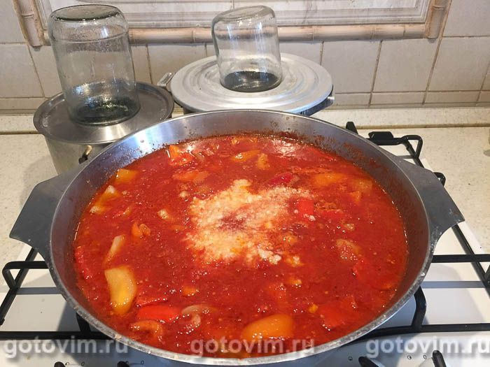 Фотографии рецепта Лечо острое из помидоров со сладким перцем, чесноком и уксусом, 07 Лечо острое из помидоров со сладким перцем, чесноком и уксусом, Шаг 07
