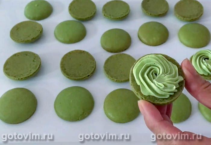 Фотографии рецепта Макаруны с кремом из сливочного сыра и чая матча, 03 Макаруны с кремом из сливочного сыра и чая матча, Шаг 03