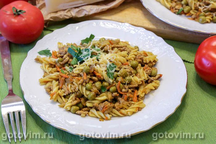 Макароны по флотски с зеленым горошком. Фотография рецепта Макароны по флотски с зеленым горошком. Фотография рецепта