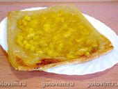 Пирог из готового слоеного теста с манго в карамели